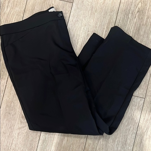 Dana Buchman Black Ankle Cropped Pants - Picture 9 of 9